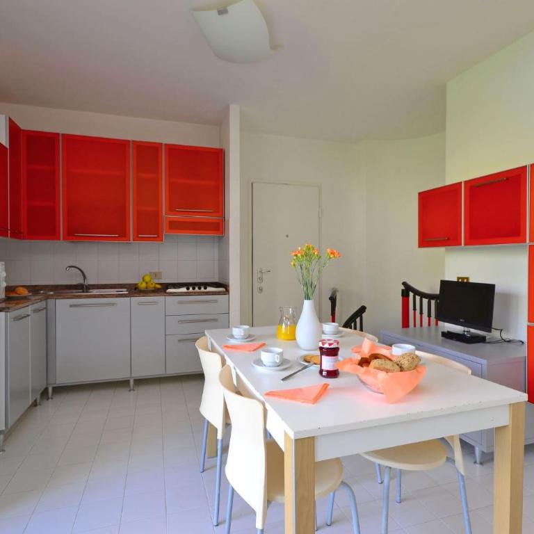 Cozy flat with balcony and pool - Appartamento - 3