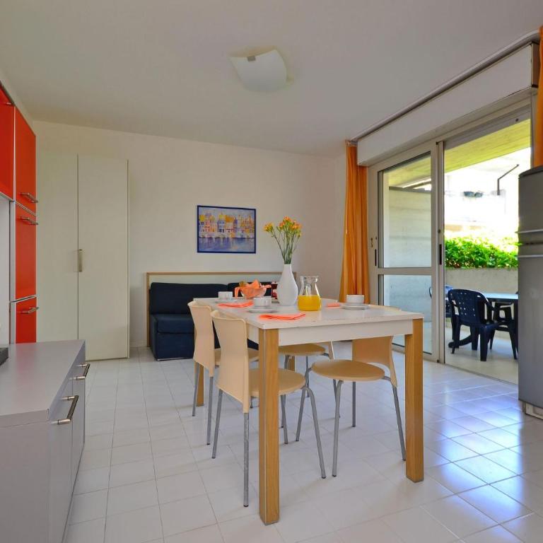 Cozy flat with balcony and pool - Appartamento - 10