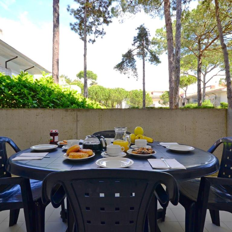 Comfortable vacation retreat with pool - Apartment - 11