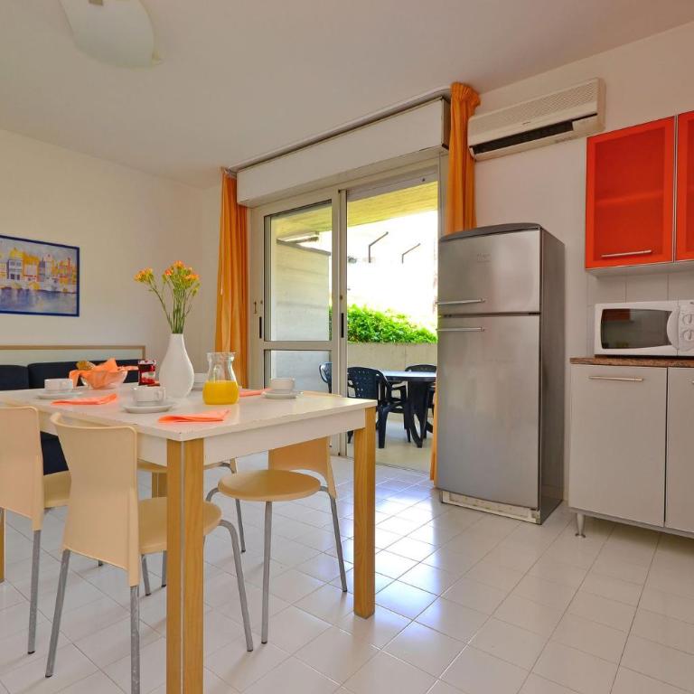 Comfortable vacation retreat with pool - Apartment - 18