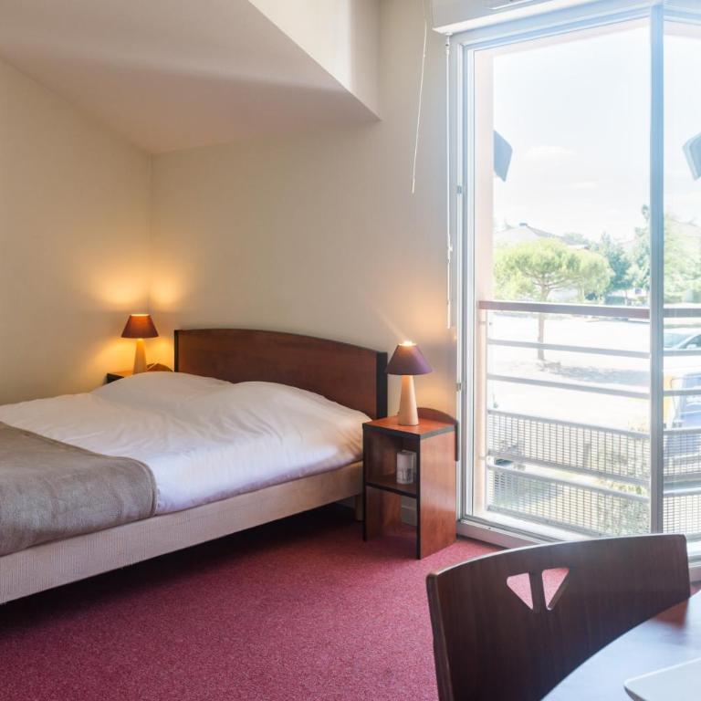Zenitude Hôtel-Résidences Nantes La Beaujoire - Two-Bedroom Apartment - 10