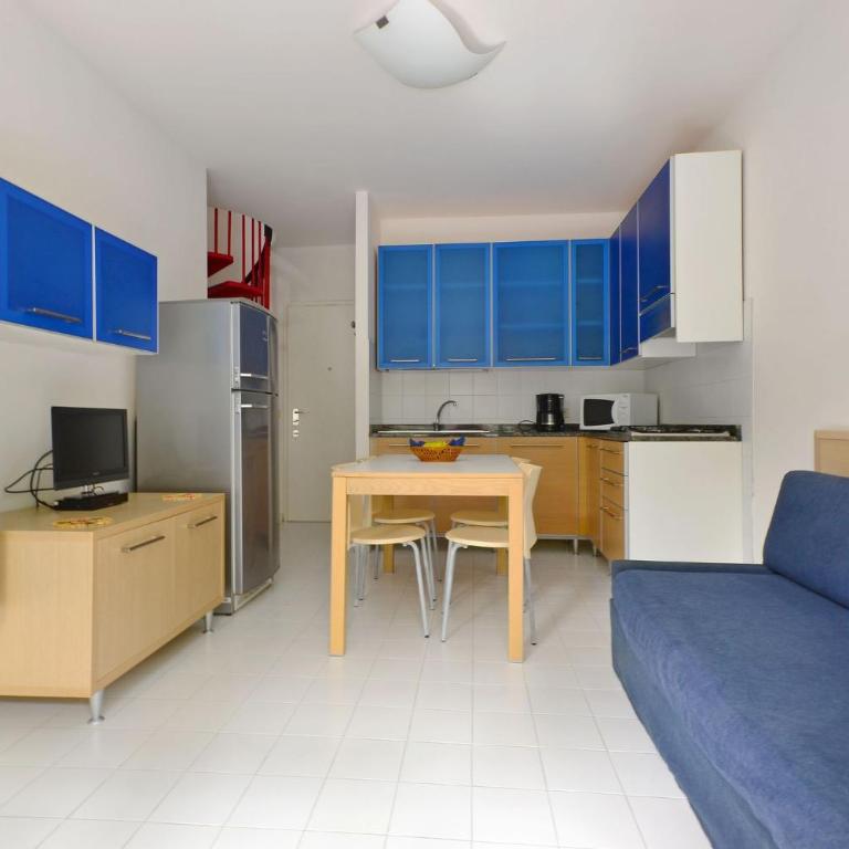 Spacious flat for groups with balcony - Apartment - 4