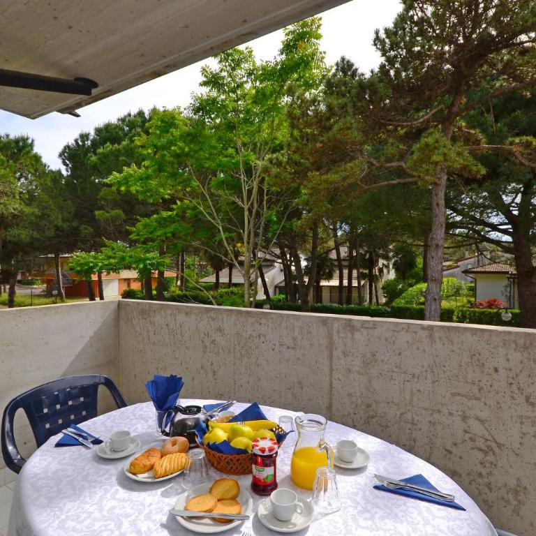 Spacious flat for groups with balcony - Apartment - 21