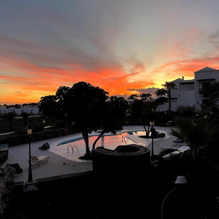 Casa Iris Ground Floor 2BR Apt Pool Walk to Beach & Town - Apartamento de 2 dormitorios con terraza - 9