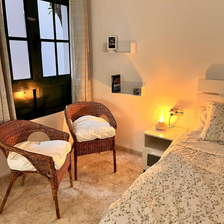 Casa Iris Ground Floor 2BR Apt Pool Walk to Beach & Town - Apartamento de 2 dormitorios con terraza - 3