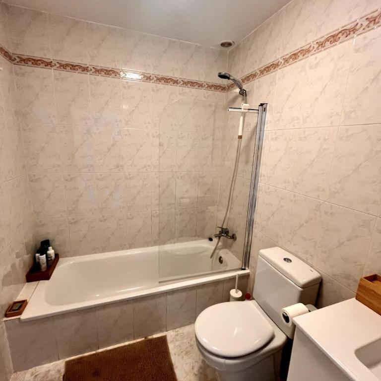 Casa Iris Ground Floor 2BR Apt Pool Walk to Beach & Town - Apartamento de 2 dormitorios con terraza - 8