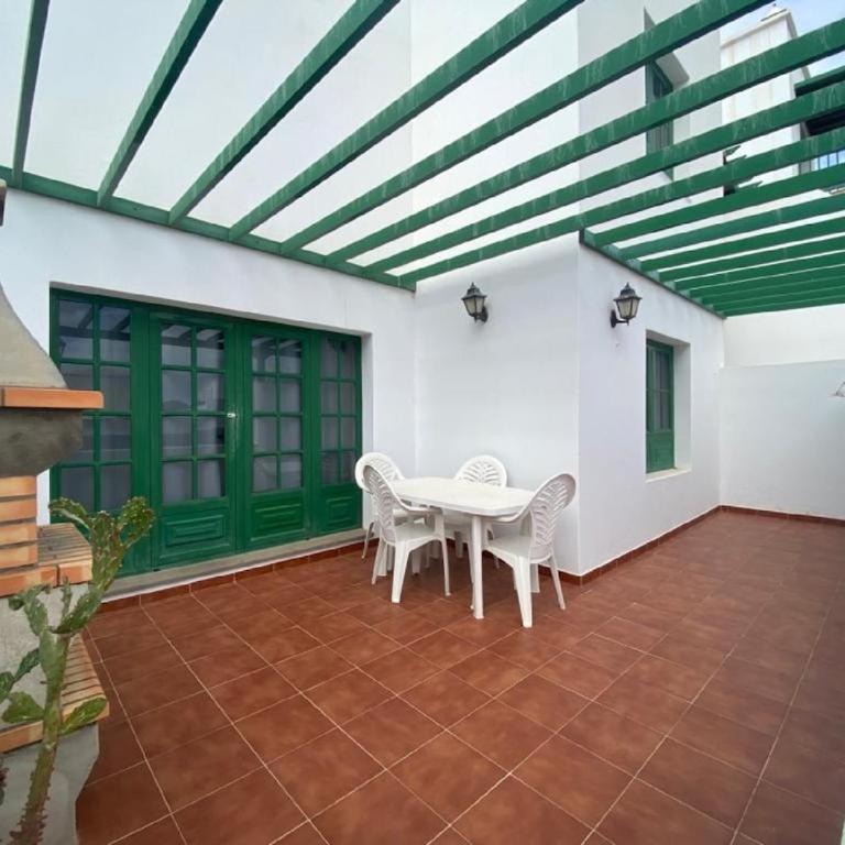 Casa Iris Ground Floor 2BR Apt Pool Walk to Beach & Town - Apartamento de 2 dormitorios con terraza - 14
