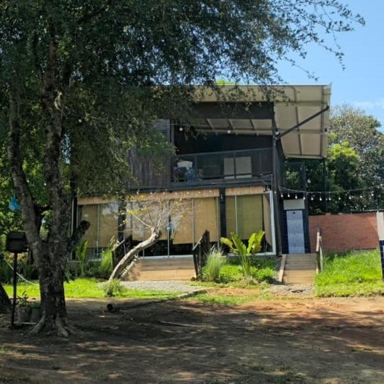 Cabaña con piscina y vista al lago - Three-Bedroom House - 8