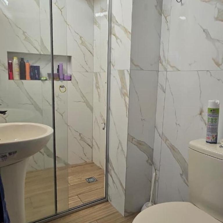Cabaña con piscina y vista al lago - Three-Bedroom House - 10