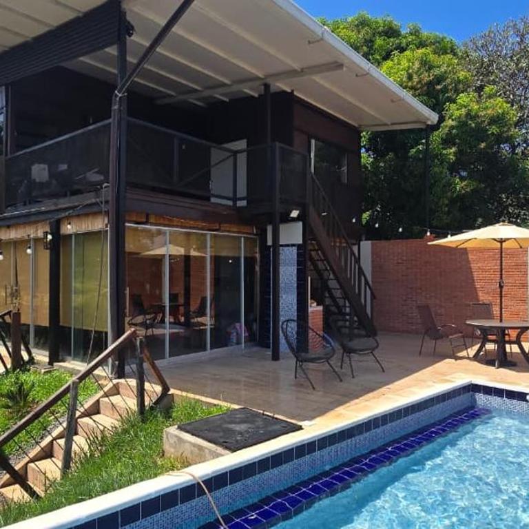 Cabaña con piscina y vista al lago - Three-Bedroom House - 1