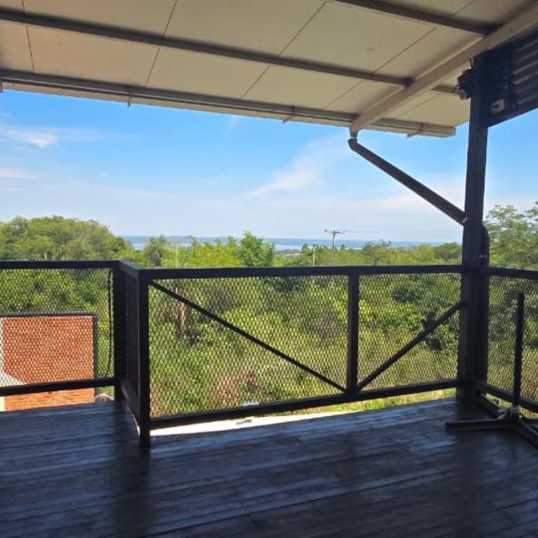 Cabaña con piscina y vista al lago - Three-Bedroom House - 16
