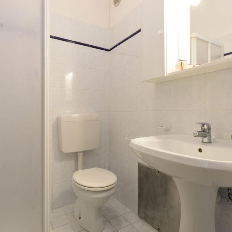 Equipped flat with garden and pool - Appartamento - 16