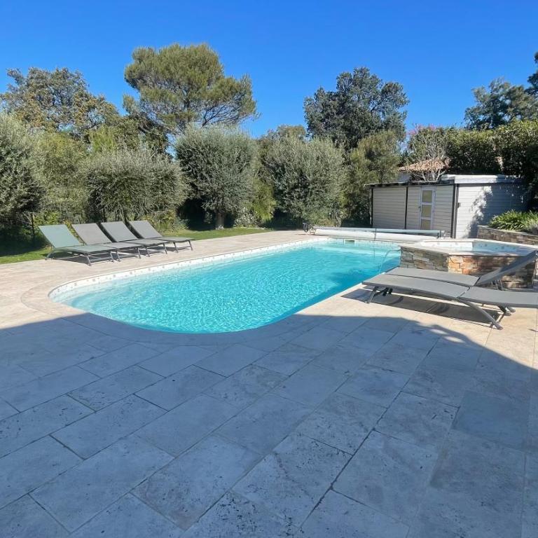 Villa méditerranéenne avec piscine et jardin - Villa - 24