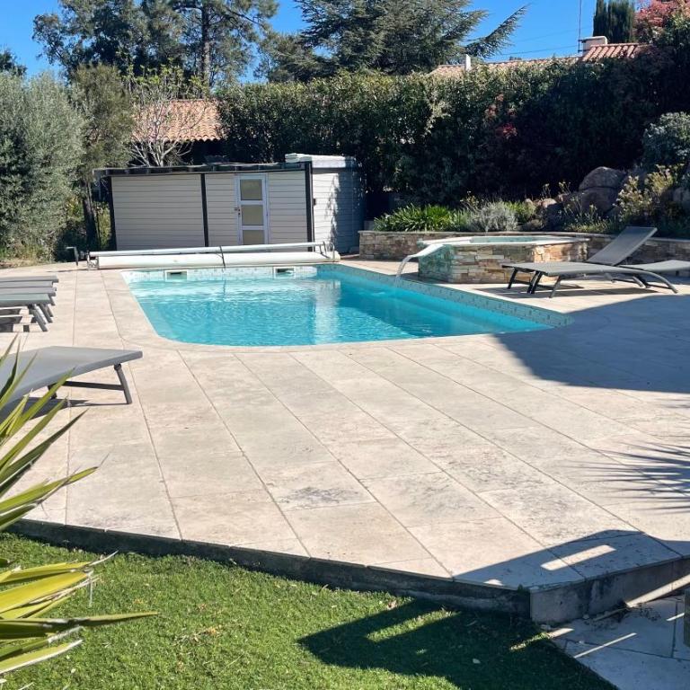 Villa méditerranéenne avec piscine et jardin - Villa - 32