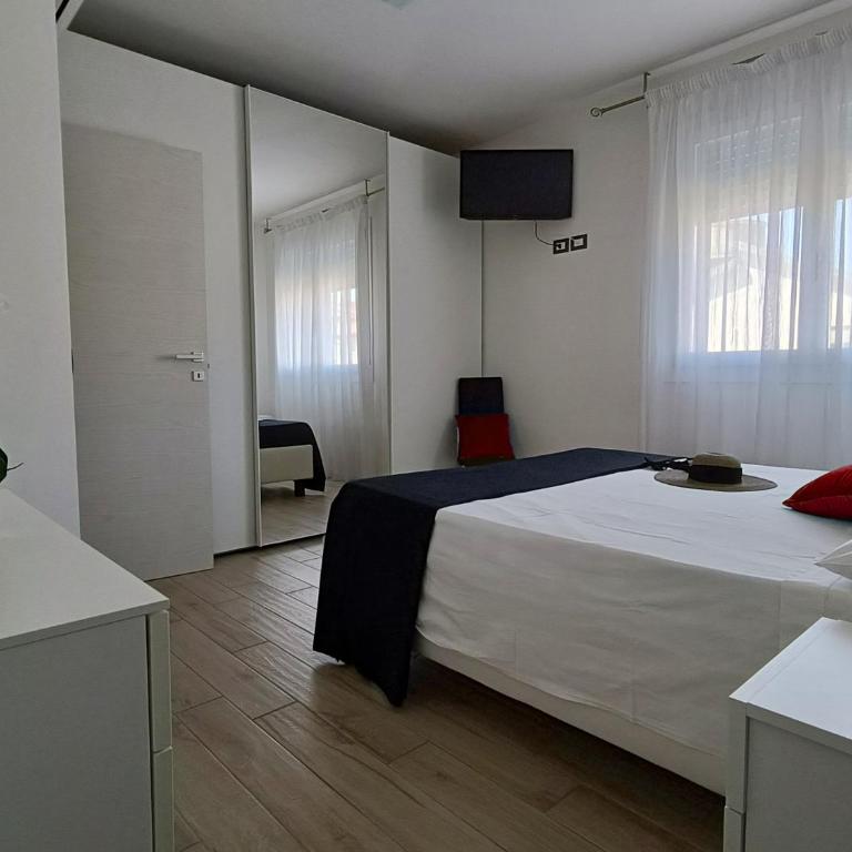 GIGI HOUSE appartamento PIAZZA MAZZINI 150m dal mare CON PISCINA e SPIAGGIA - Appartamento con 2 Camere da Letto - 8
