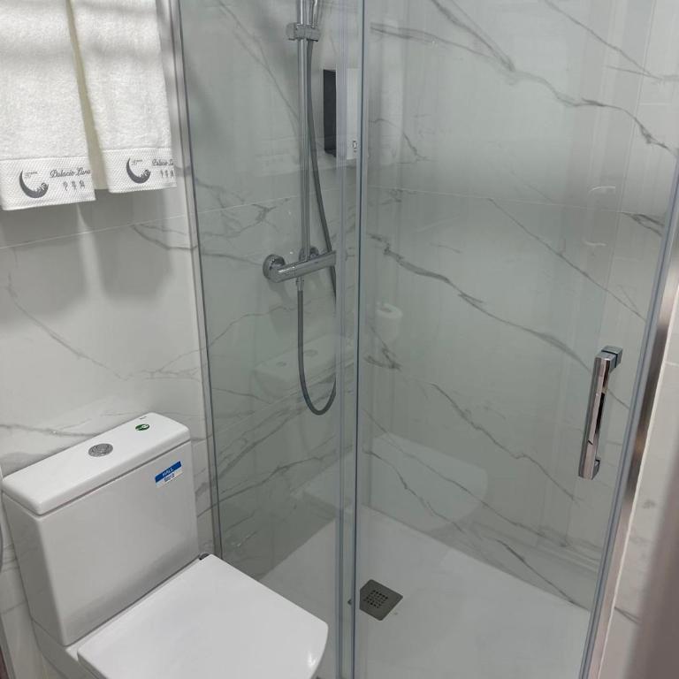 Hostal Palacio Leganitos - Triple Room with City View - 11