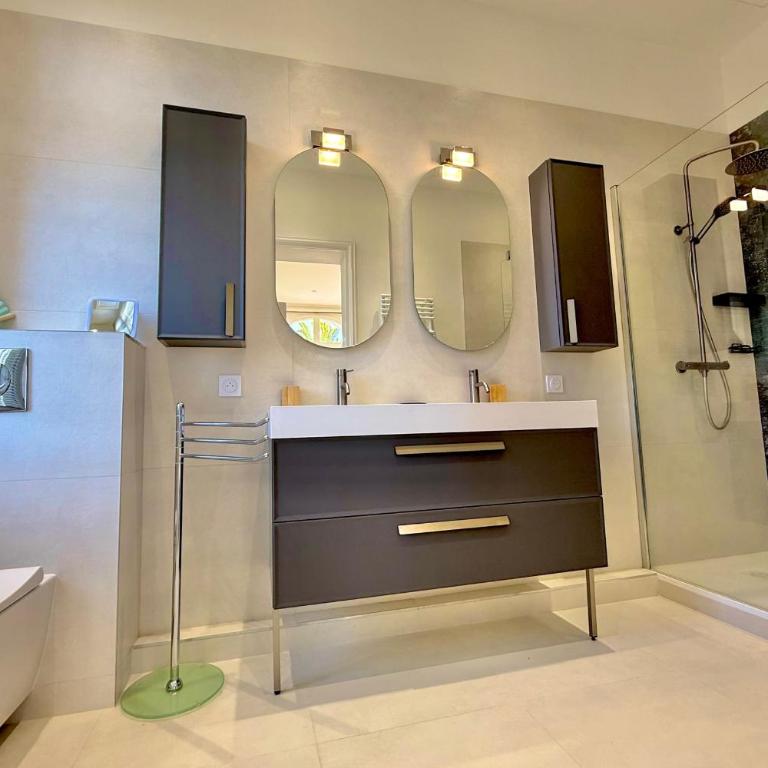 Cannes Tassigny Stylish - 2 Bedroom Apartment Sleeps 5 Free Parking - Apartment - 32