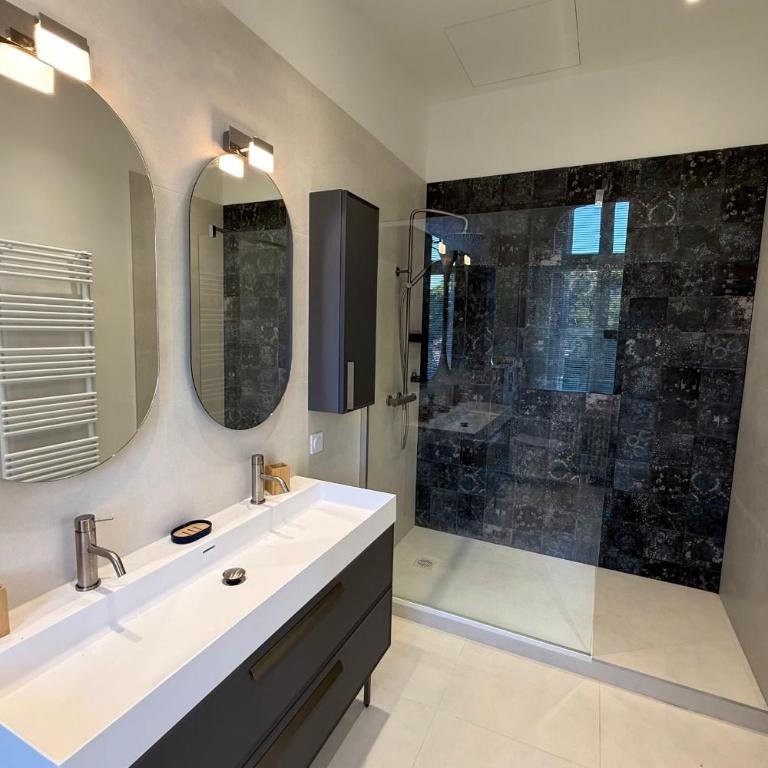 Cannes Tassigny Stylish - 2 Bedroom Apartment Sleeps 5 Free Parking - Apartment - 34