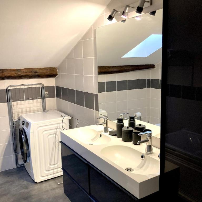 Elegant and cozy 2 bedrooms appartement with private parking - Apartment - Split Level - 5