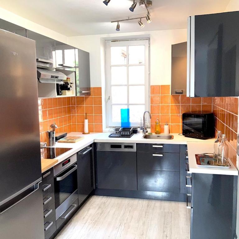 Elegant and cozy 2 bedrooms appartement with private parking - Apartment - Split Level - 9