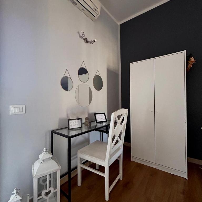 Domus Annae B&B - Camera Matrimoniale con Balcone (2 Adulti + 1 Bambino) - 10