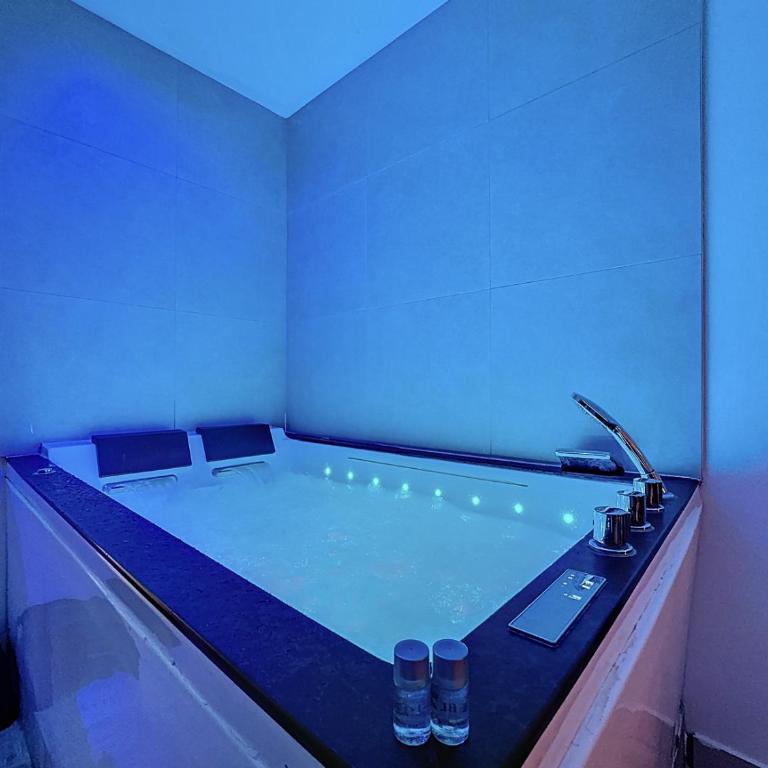 La Suite d'Ysis - Jacuzzi - Saint-Etienne - Apartment mit 1 Schlafzimmer - 2