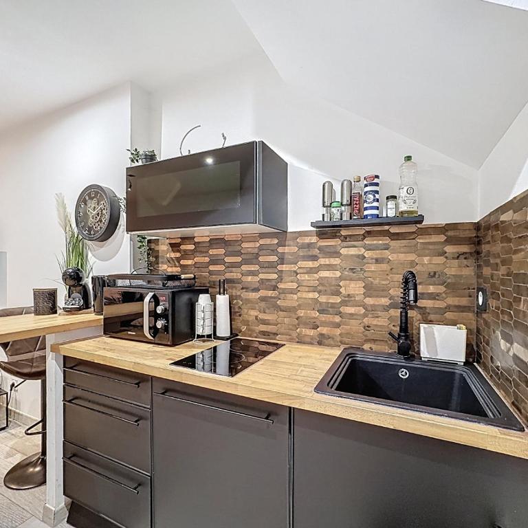 La Suite d'Ysis - Jacuzzi - Saint-Etienne - Apartment mit 1 Schlafzimmer - 4