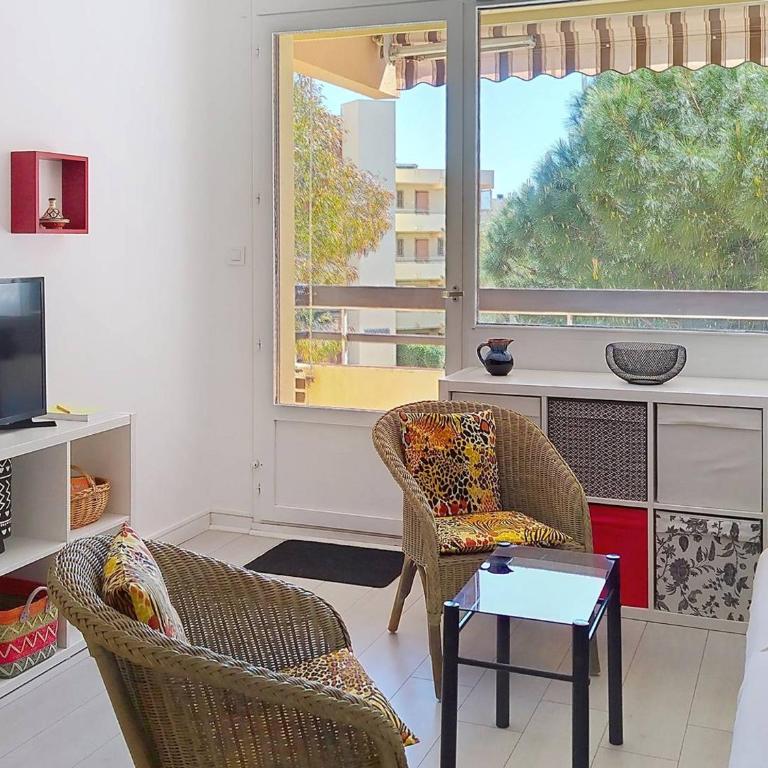 T2 climatisé 3* avec Loggia, Parking sécurisé, WiFi, proche plage - Bormes-les-Mimosas - FR-1-610-98 - Appartement - 1