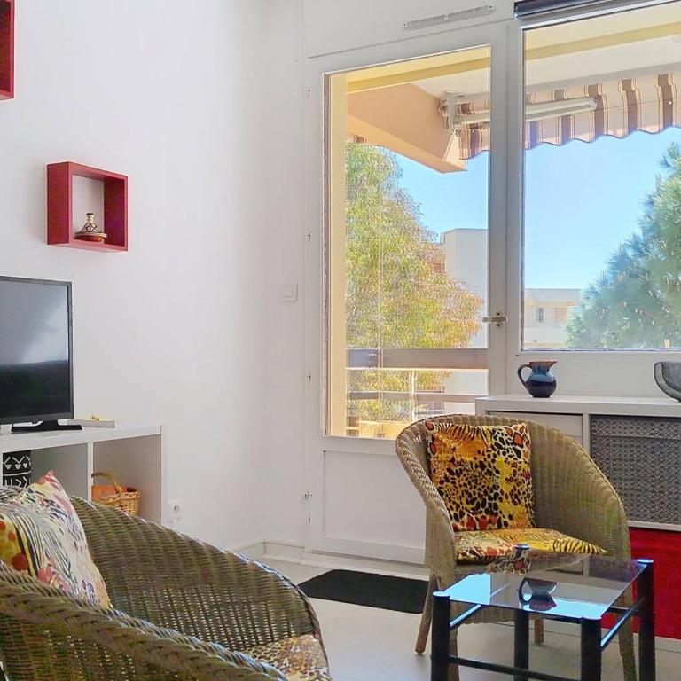T2 climatisé 3* avec Loggia, Parking sécurisé, WiFi, proche plage - Bormes-les-Mimosas - FR-1-610-98 - Appartement - 12