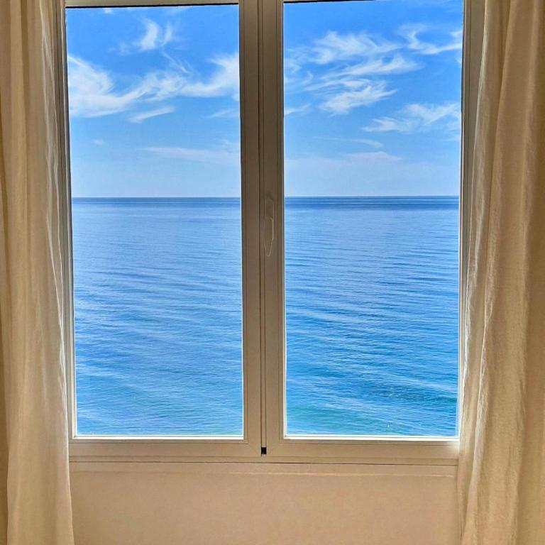Modern beachfront apartment 2 Bdrm , incredible views - Apartamento de 2 dormitorios - 4