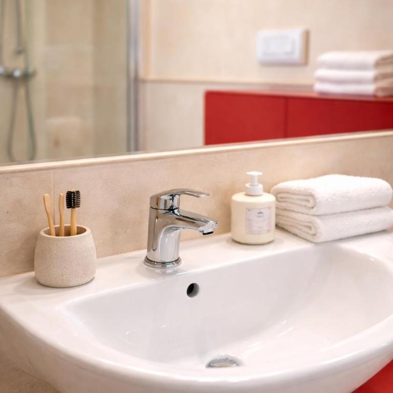 -Piazza Mazzini- 120 mq - 2 camere - 2 bagni e Garage - Appartamento con 2 Camere da Letto - 4