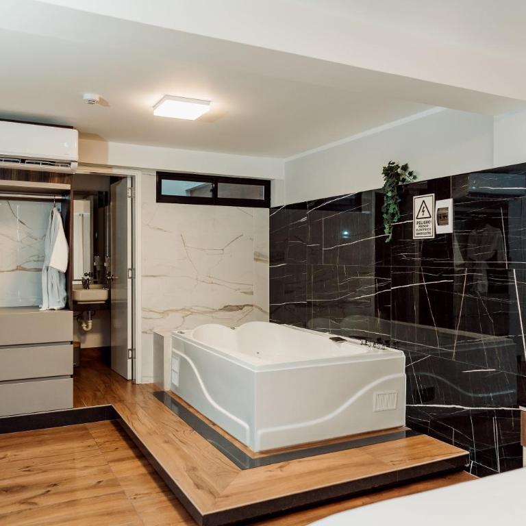 Hotel QC - Suite - 4