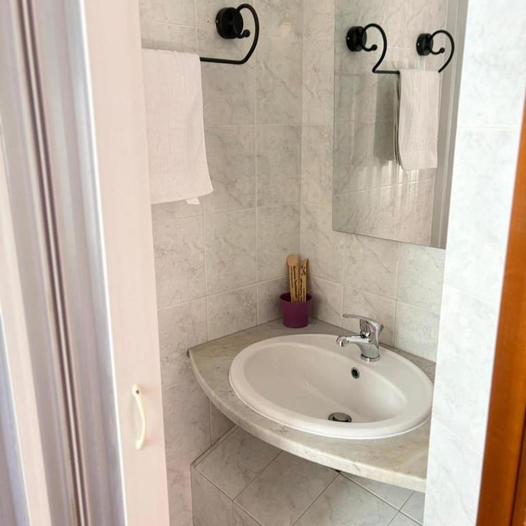Sailor's 77 - Large Double Room - 16