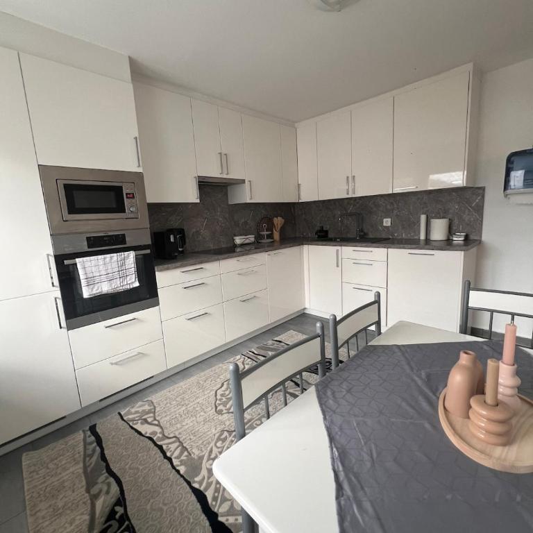 Moderne 3-Zimmer-Wohnung in unmittelbarer Nähe zur Plus City - Apartment mit 3 Schlafzimmern - 20