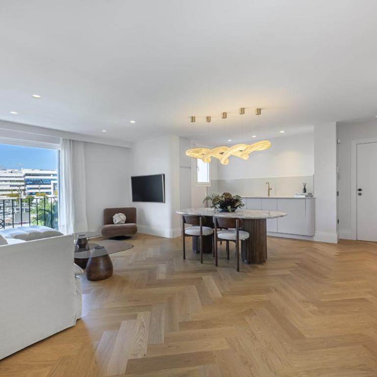 Luminoso apartamento en pleno Puerto Banús - Apartamento con balcón - 2