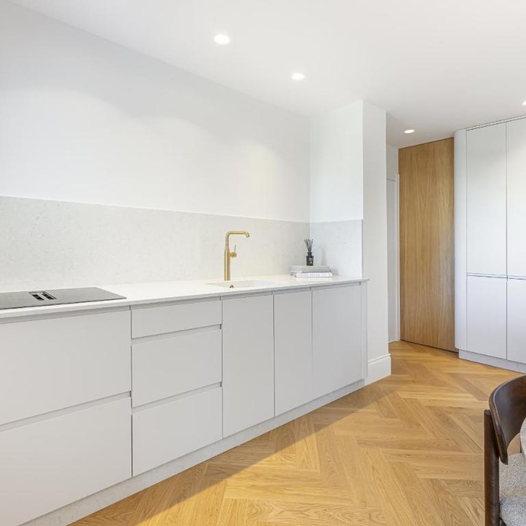 Luminoso apartamento en pleno Puerto Banús - Apartamento con balcón - 10