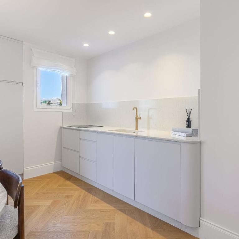Luminoso apartamento en pleno Puerto Banús - Apartamento con balcón - 12