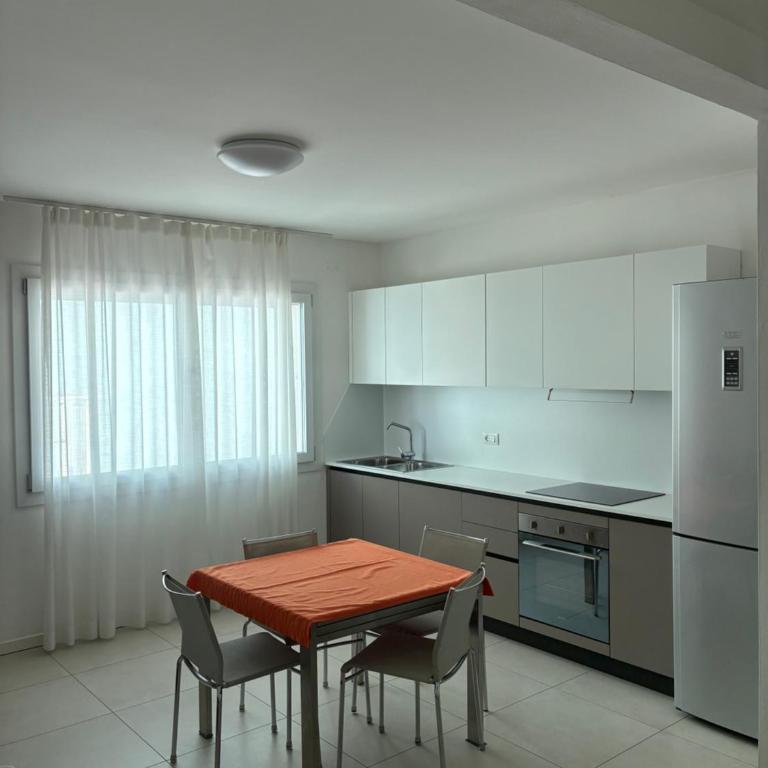 Appartamento Via Equilio 22 - Appartamento con 2 Camere da Letto - 3