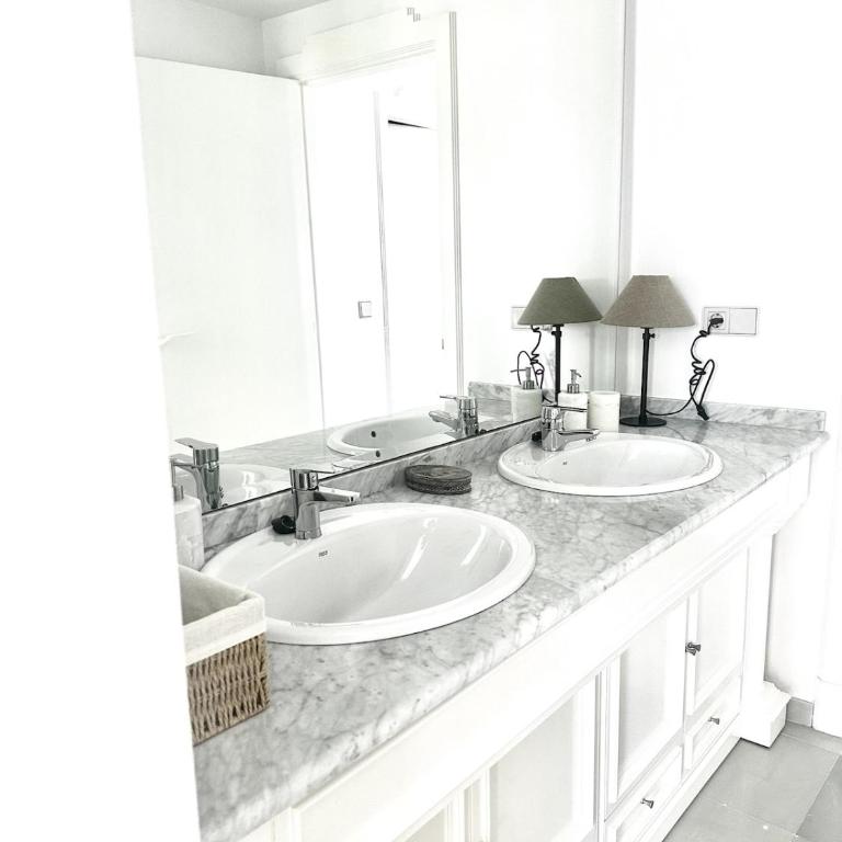 Luxury beachfront - 4 double rooms 3 bathrooms - Apartamento - 16