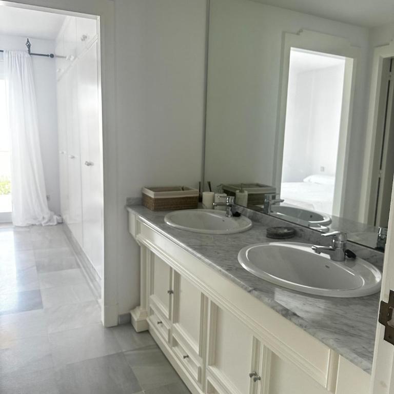 Luxury beachfront - 4 double rooms 3 bathrooms - Apartamento - 17