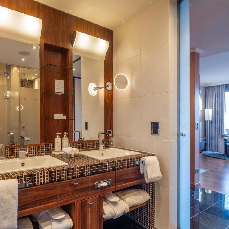 Le Mirador Resort & Spa - Junior Suite mit Terrasse und Seeblick - 4