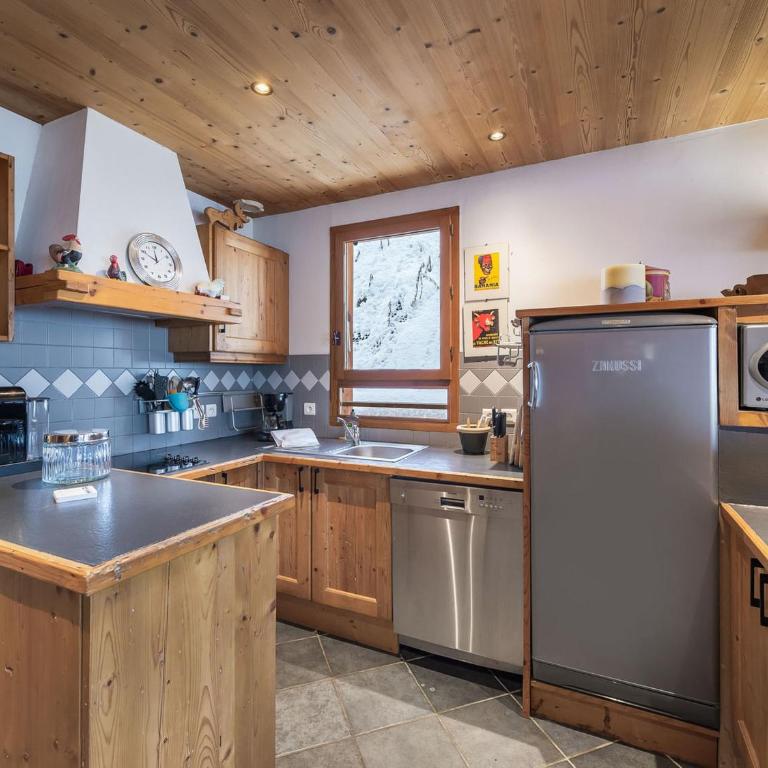Chalet en duplex exposé sud avec cheminée à Méribel - FR-1-566-59 - Appartement - 11