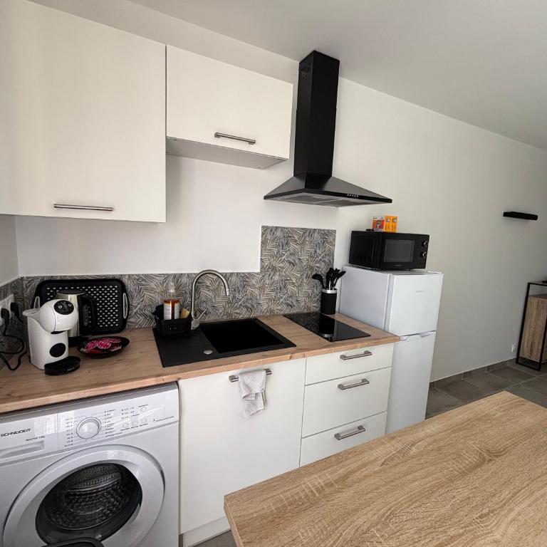 la pause soleil, villa climatisée, avec jardin et parkings privés, à 5 mn de la mer, au calme - Casa con 1 dormitorio - 7