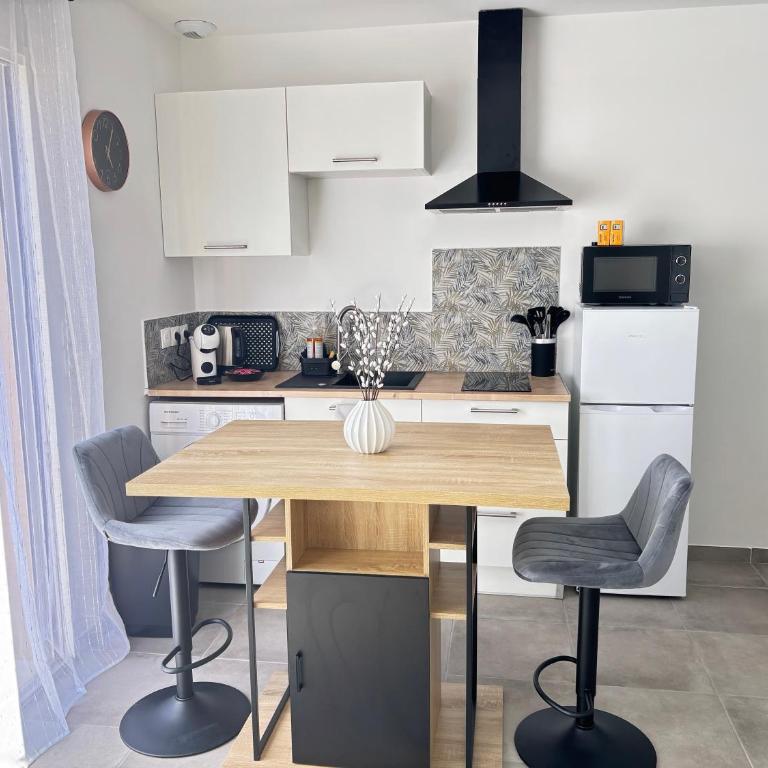 la pause soleil, villa climatisée, avec jardin et parkings privés, à 5 mn de la mer, au calme - Casa con 1 dormitorio - 5
