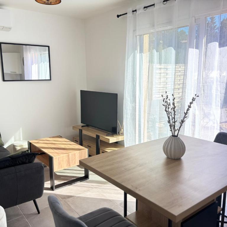 la pause soleil, villa climatisée, avec jardin et parkings privés, à 5 mn de la mer, au calme - Casa con 1 dormitorio - 4