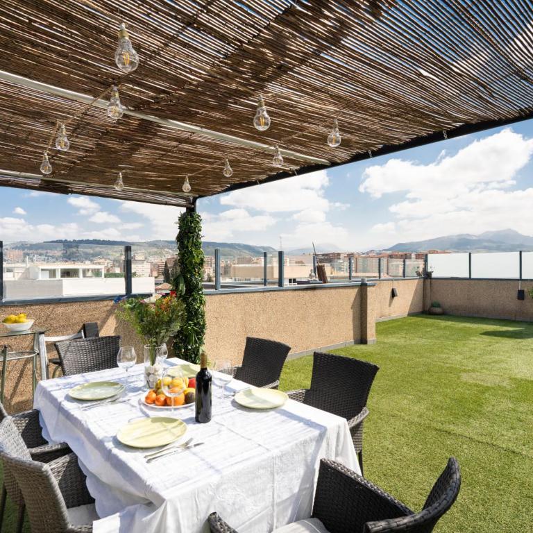 EnjoyGranada Sky Penthouse Luxury 3BR, Pool and Amazing Views - Three-Bedroom Premium Apartment - 65