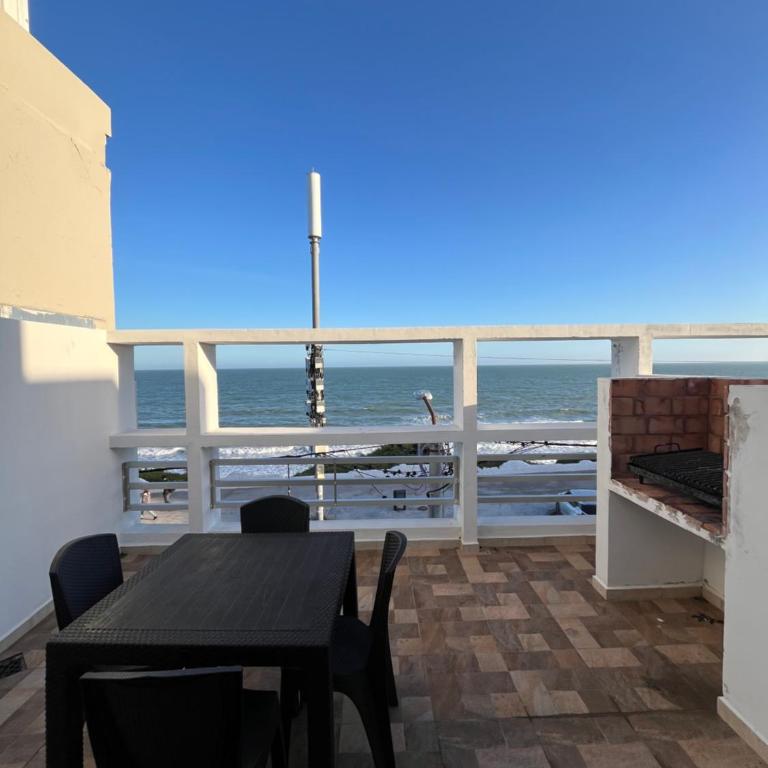 Departamento Frente al Mar en Pleno Centro con parrilla privada 2 - Apartamento de 2 dormitorios con vistas al mar - 13