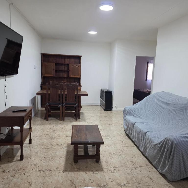 Departamento céntrico a metros de la plaza - One-Bedroom Apartment - 1