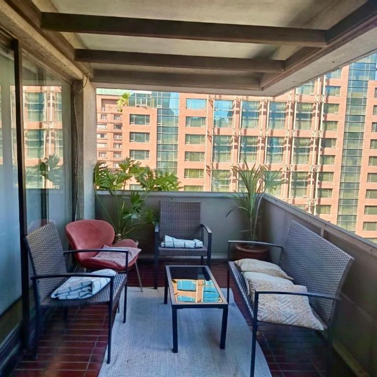 Arriendo de departamento en el barrio el GOLF Cercano a Costanera Center - Two-Bedroom Apartment with Balcony and Terrace - 12
