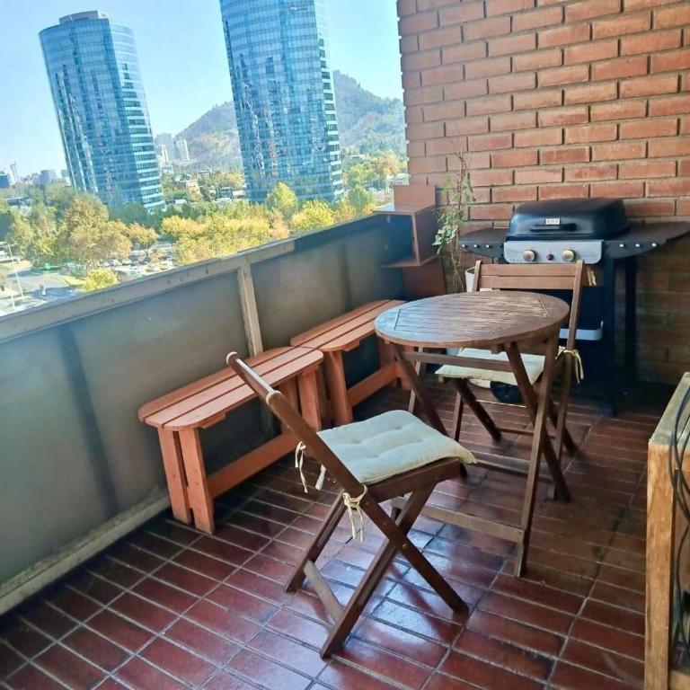Arriendo de departamento en el barrio el GOLF Cercano a Costanera Center - Two-Bedroom Apartment with Balcony and Terrace - 13